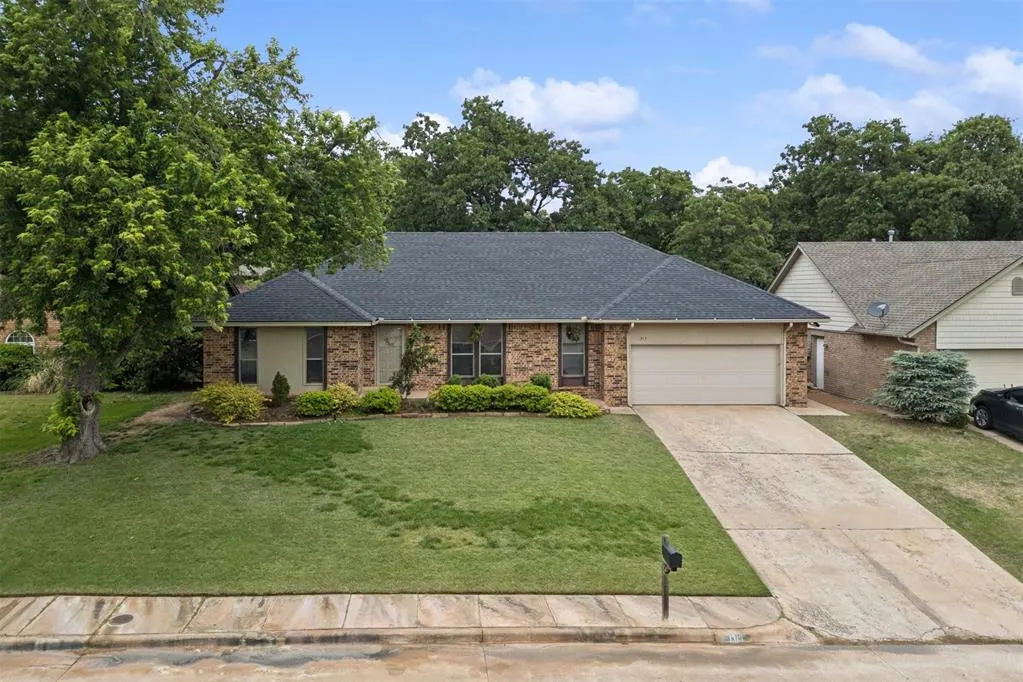 Photo 5 — 1313 Devonshire Court, Edmond, OK 73034