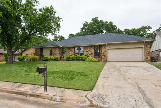 Photo 6 — 1313 Devonshire Court, Edmond, OK 73034