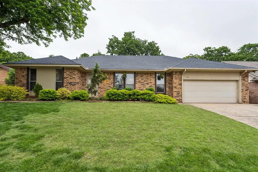 Photo 3 — 1313 Devonshire Court, Edmond, OK 73034