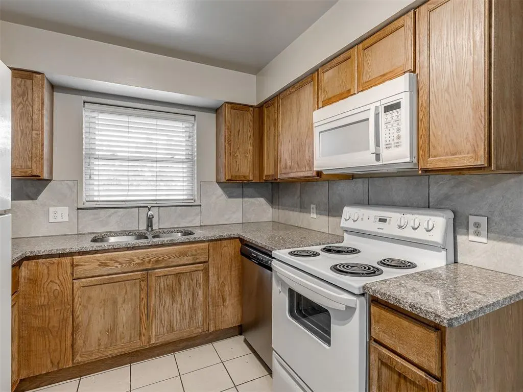 Photo 12 — 6400 NW 23rd Street, Bethany, OK 73008