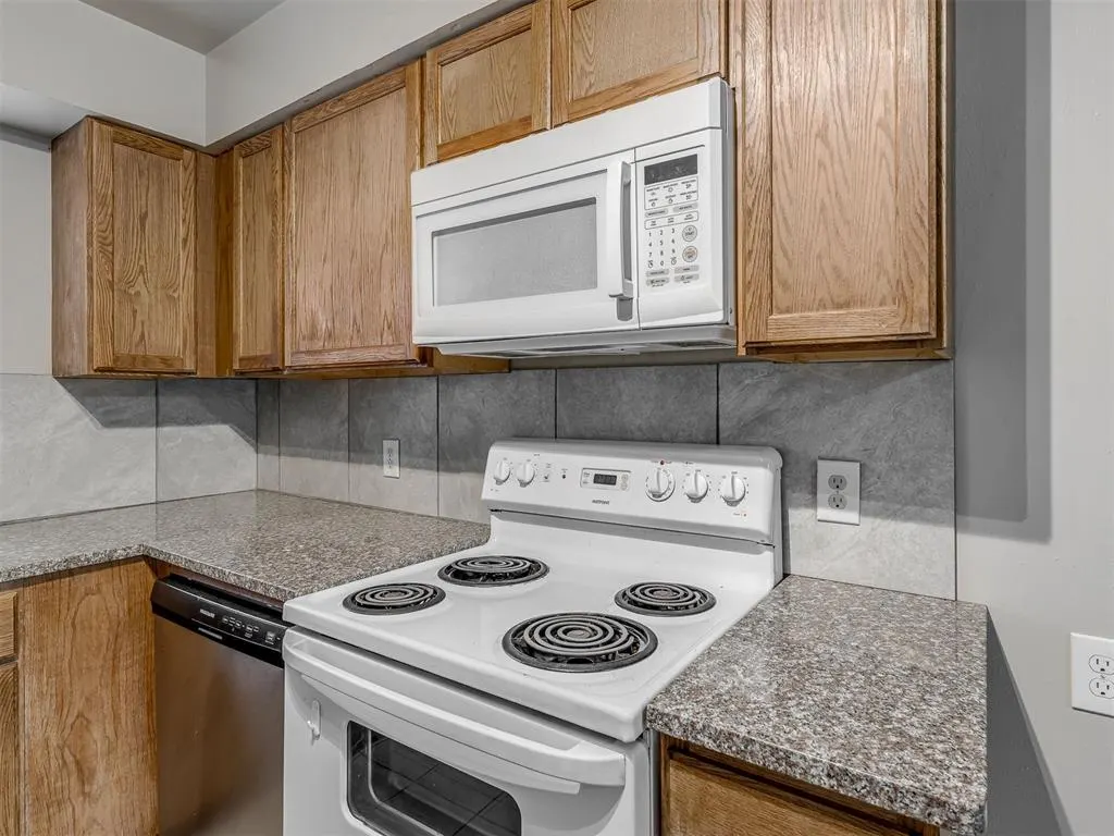Photo 14 — 6400 NW 23rd Street, Bethany, OK 73008