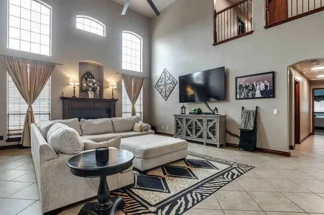 Photo 2 — 801 Erinova Drive, Yukon, OK 73099