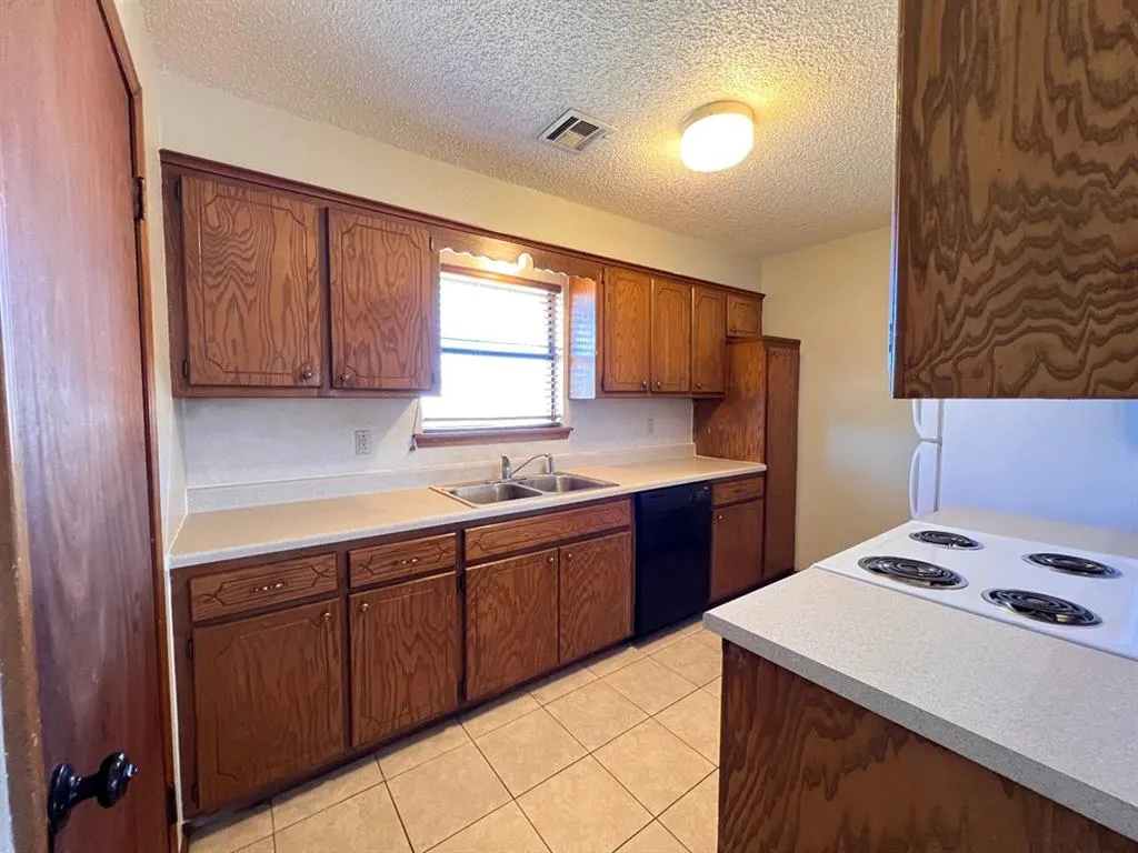 Photo 3 — 928 N County Line Road, Blanchard, OK 73010