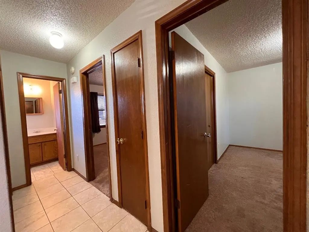 Photo 9 — 928 N County Line Road, Blanchard, OK 73010