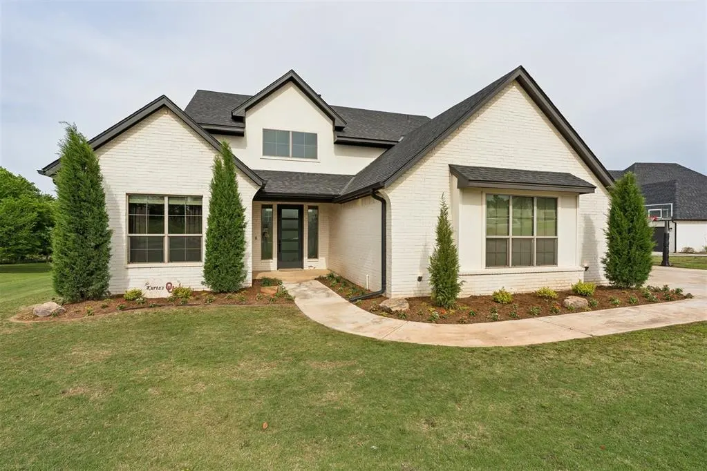 Front exterior — 14233 Coleman Court, Edmond, OK 73025