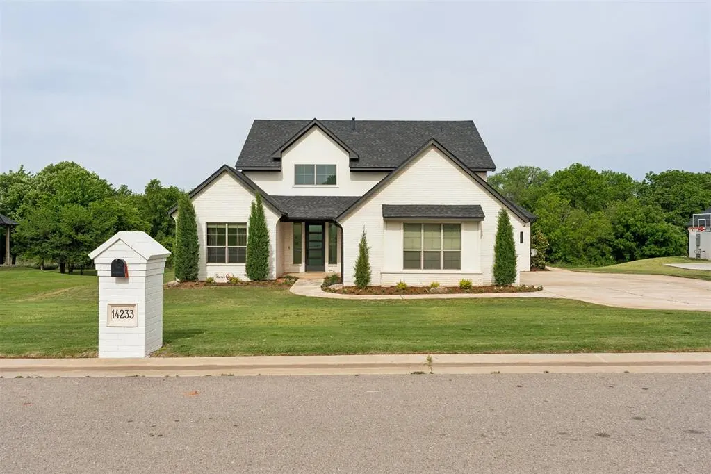 Photo 2 — 14233 Coleman Court, Edmond, OK 73025