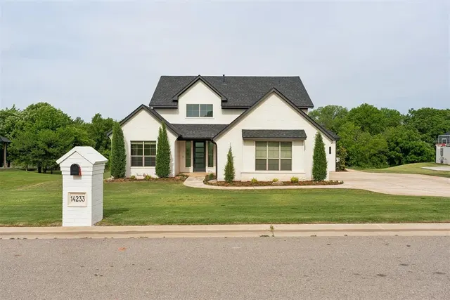 Photo 2 — 14233 Coleman Court, Edmond, OK 73025