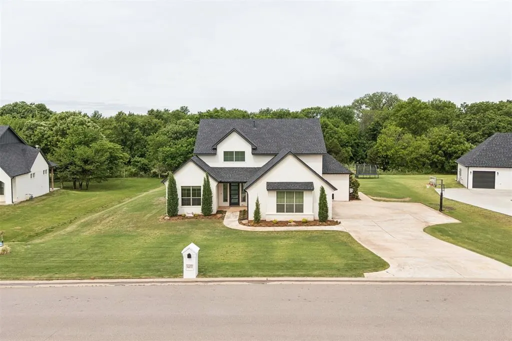 Photo 3 — 14233 Coleman Court, Edmond, OK 73025