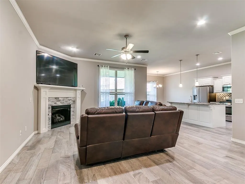 Photo 10 — 1833 W Trout Way, Mustang, OK 73064