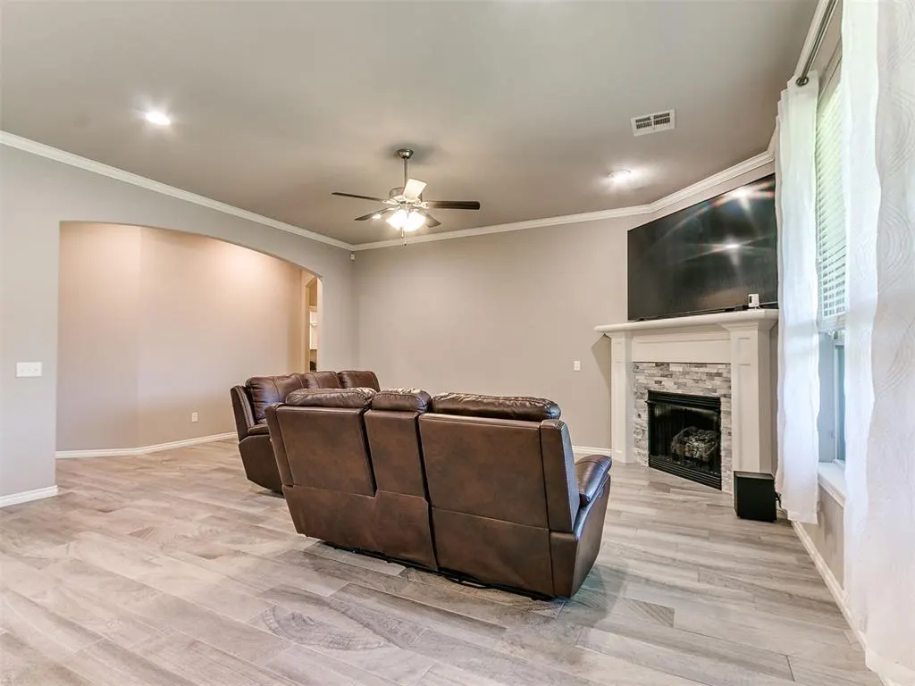 Photo 8 — 1833 W Trout Way, Mustang, OK 73064