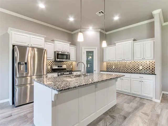 Photo 4 — 1833 W Trout Way, Mustang, OK 73064