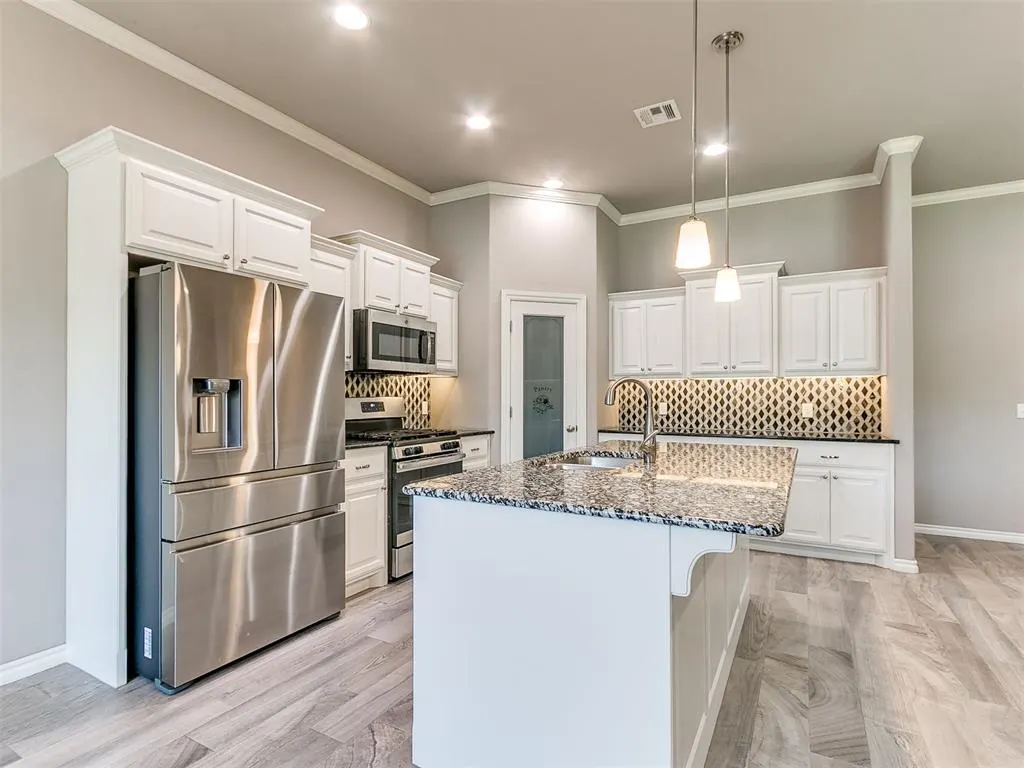 Photo 5 — 1833 W Trout Way, Mustang, OK 73064