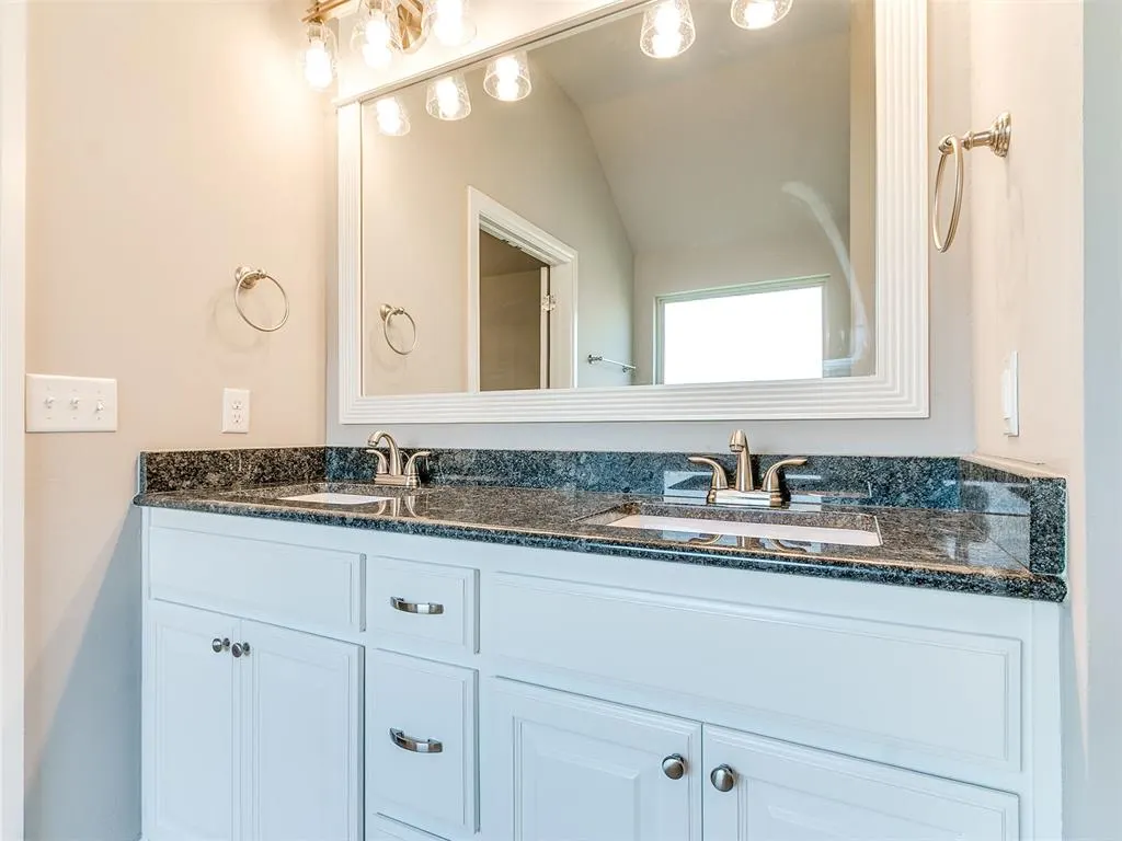 Photo 18 — 1833 W Trout Way, Mustang, OK 73064