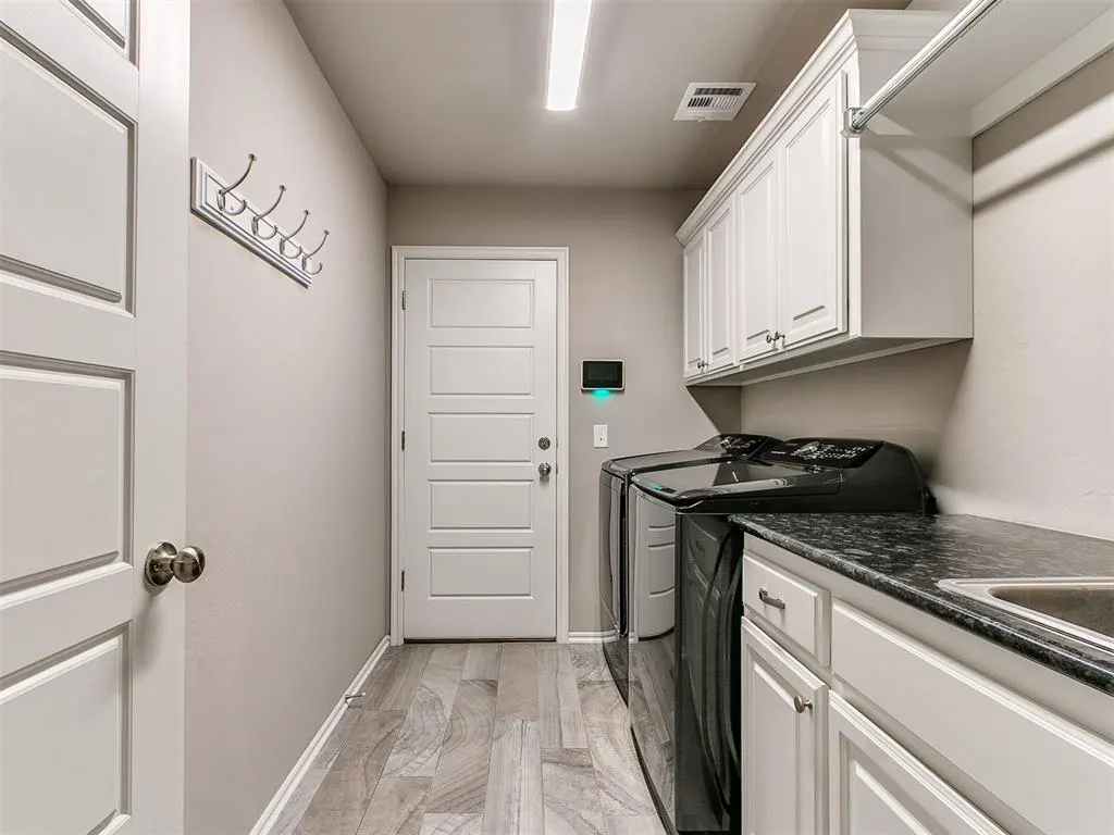 Photo 33 — 1833 W Trout Way, Mustang, OK 73064