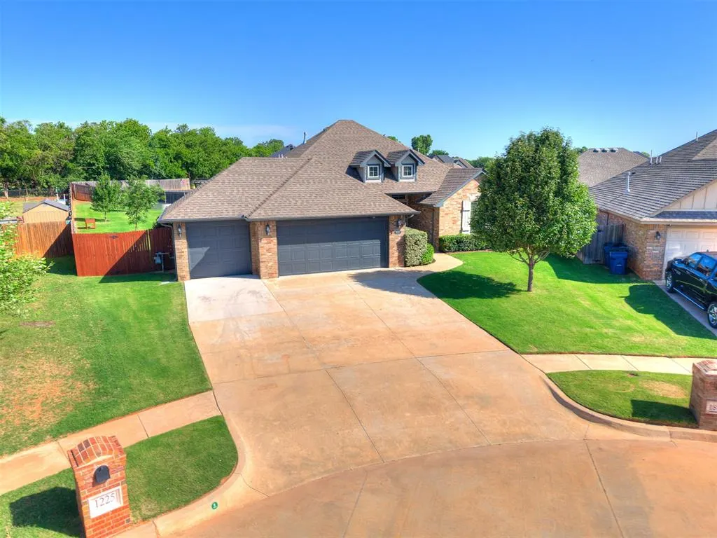 Front exterior — 1833 W Trout Way, Mustang, OK 73064