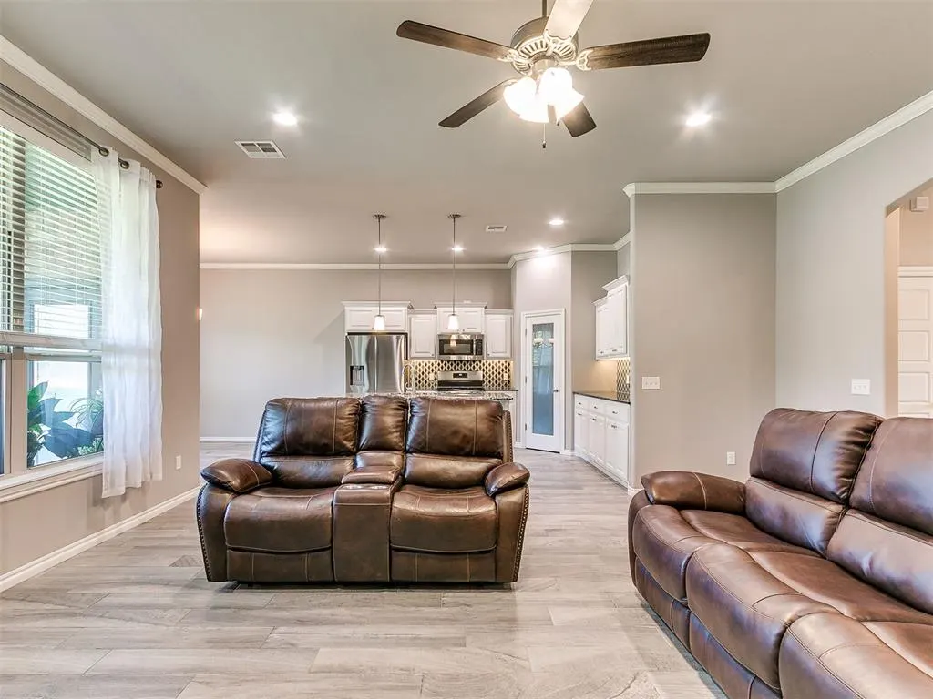 Photo 9 — 1833 W Trout Way, Mustang, OK 73064