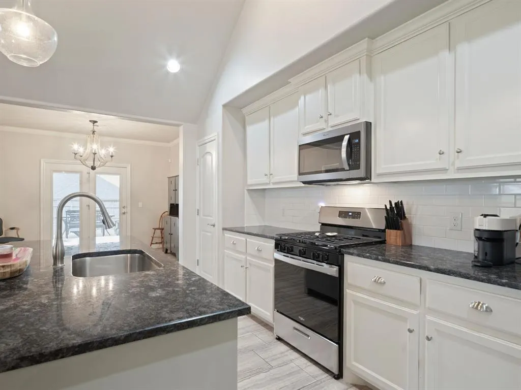 Photo 12 — 18601 Maidstone Lane, Edmond, OK 73012