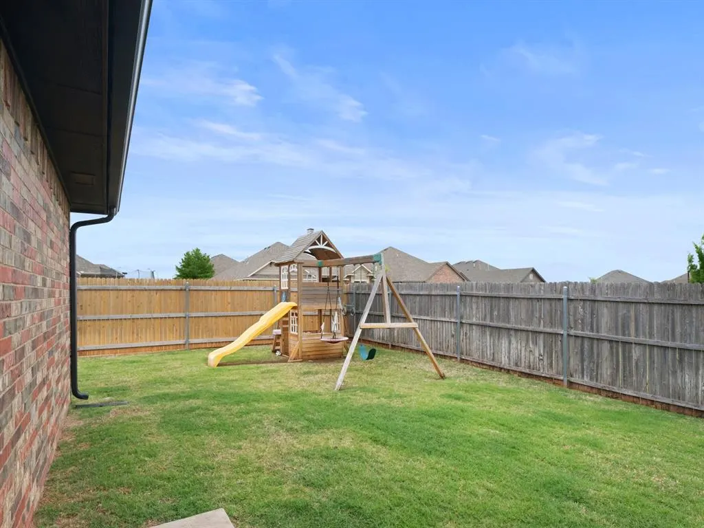 Photo 32 — 18601 Maidstone Lane, Edmond, OK 73012