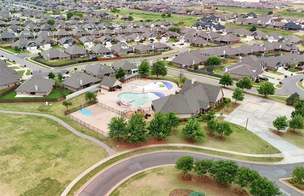 Photo 34 — 18601 Maidstone Lane, Edmond, OK 73012