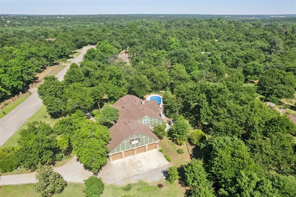 Photo 2 — 3824 Smoking Oaks Drive, Oklahoma City, OK 73150