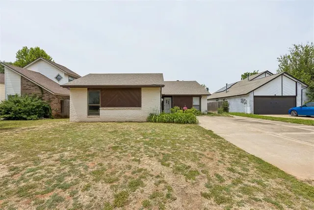 Photo 3 — 829 Lapwing Road, Edmond, OK 73003