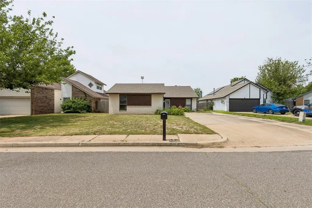 Photo 4 — 829 Lapwing Road, Edmond, OK 73003
