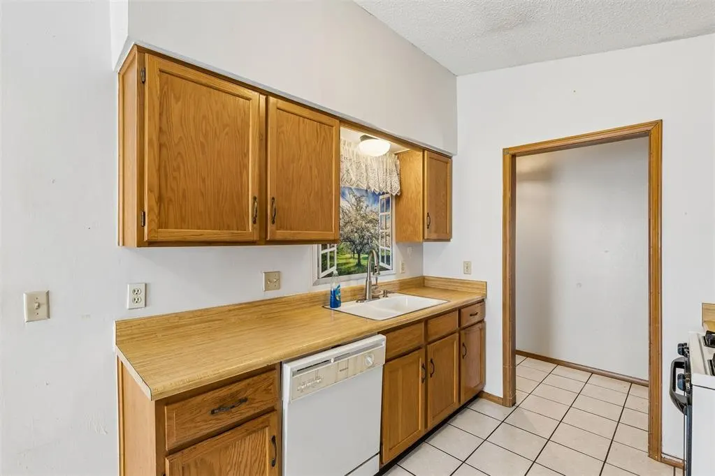 Photo 14 — 829 Lapwing Road, Edmond, OK 73003