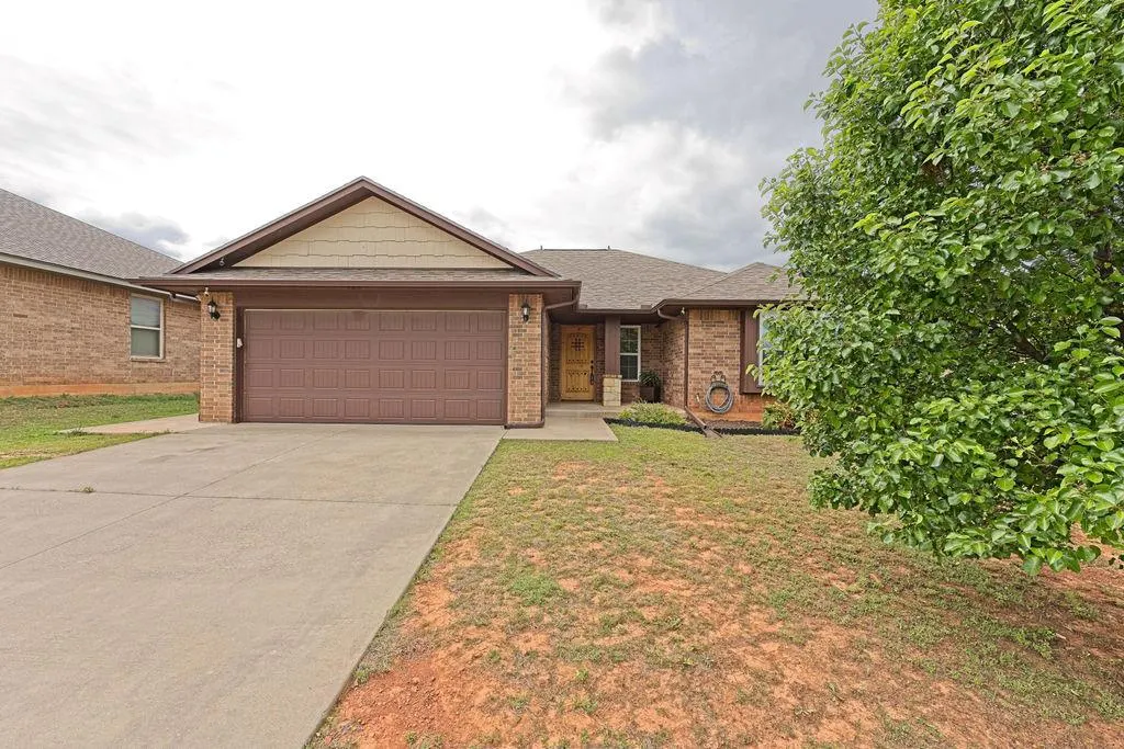 Front exterior — 422 Tecumseh Meadows Court, Norman, OK 73069