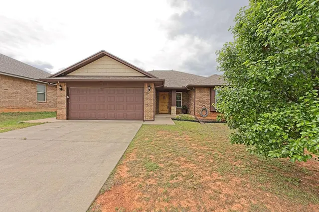 Front exterior — 422 Tecumseh Meadows Court, Norman, OK 73069