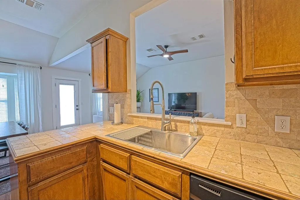 Photo 8 — 422 Tecumseh Meadows Court, Norman, OK 73069