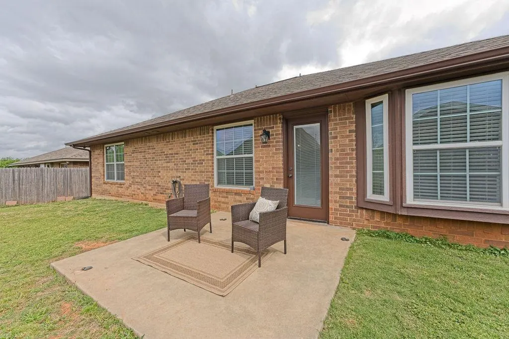 Photo 21 — 422 Tecumseh Meadows Court, Norman, OK 73069