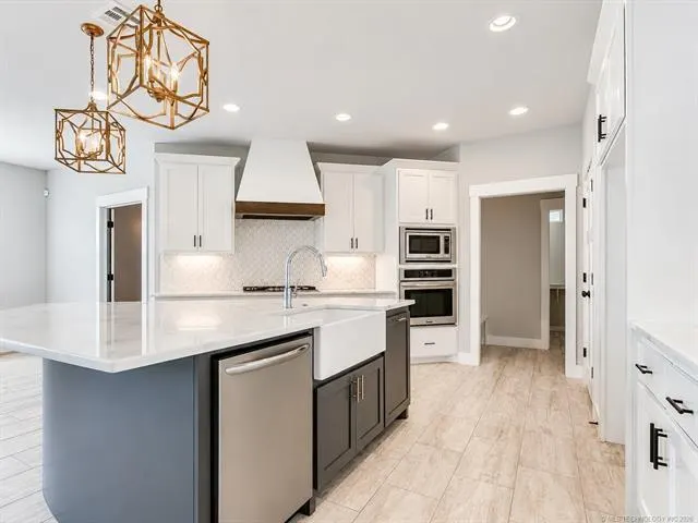 Photo 8 — 13120 Knight Island Drive, Oklahoma City, OK 73142