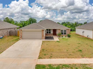 Sold home at 734 W Lola Drive