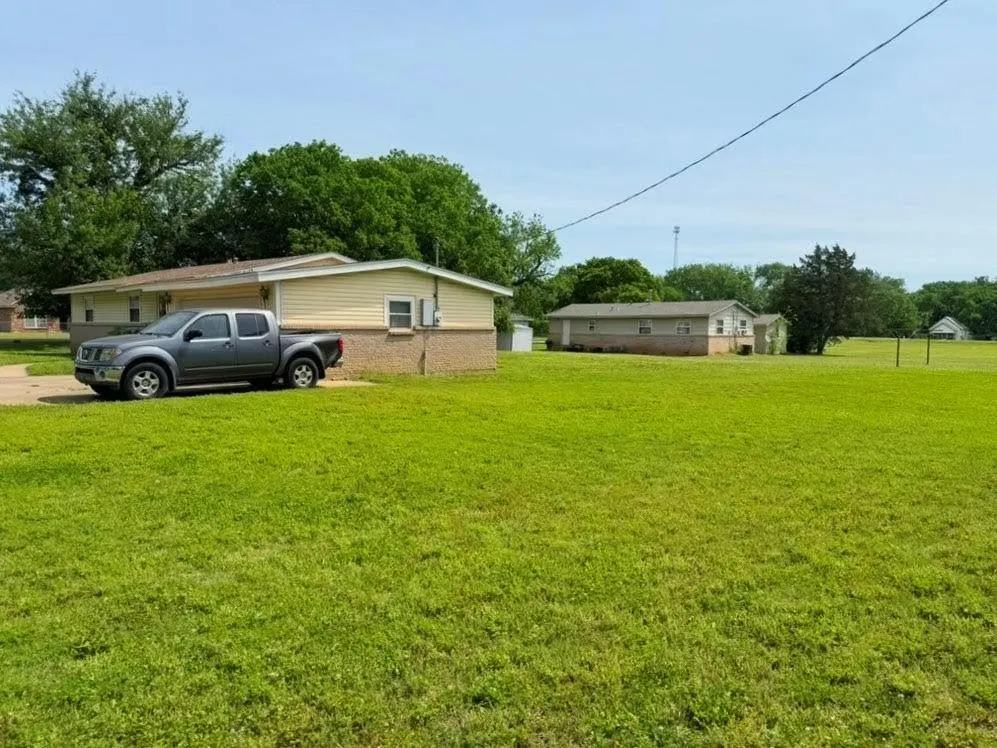 Photo 24 — 300 Division Street, Arcadia, OK 73007