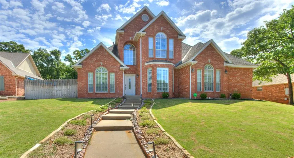 Front exterior — 300 Hamptonridge Road, Edmond, OK 73034