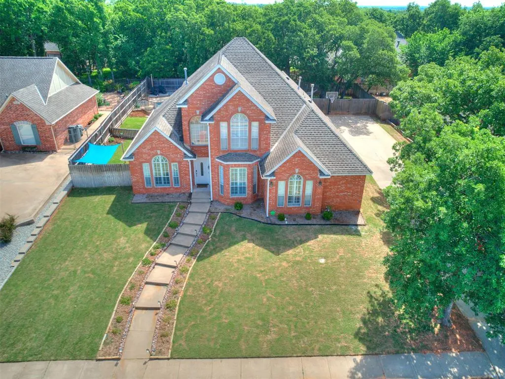 Photo 2 — 300 Hamptonridge Road, Edmond, OK 73034