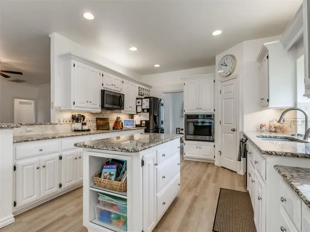 Photo 4 — 300 Hamptonridge Road, Edmond, OK 73034