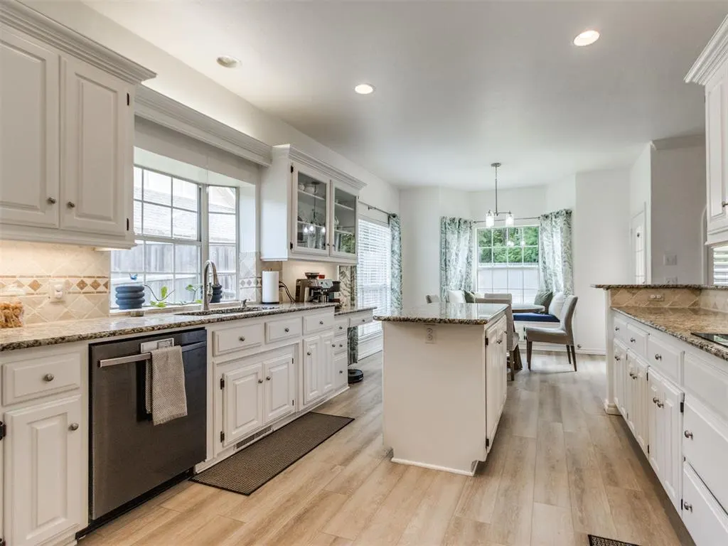 Photo 5 — 300 Hamptonridge Road, Edmond, OK 73034