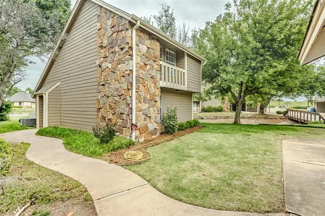 Photo 2 — 914 W Parkway Drive, Stillwater, OK 74075