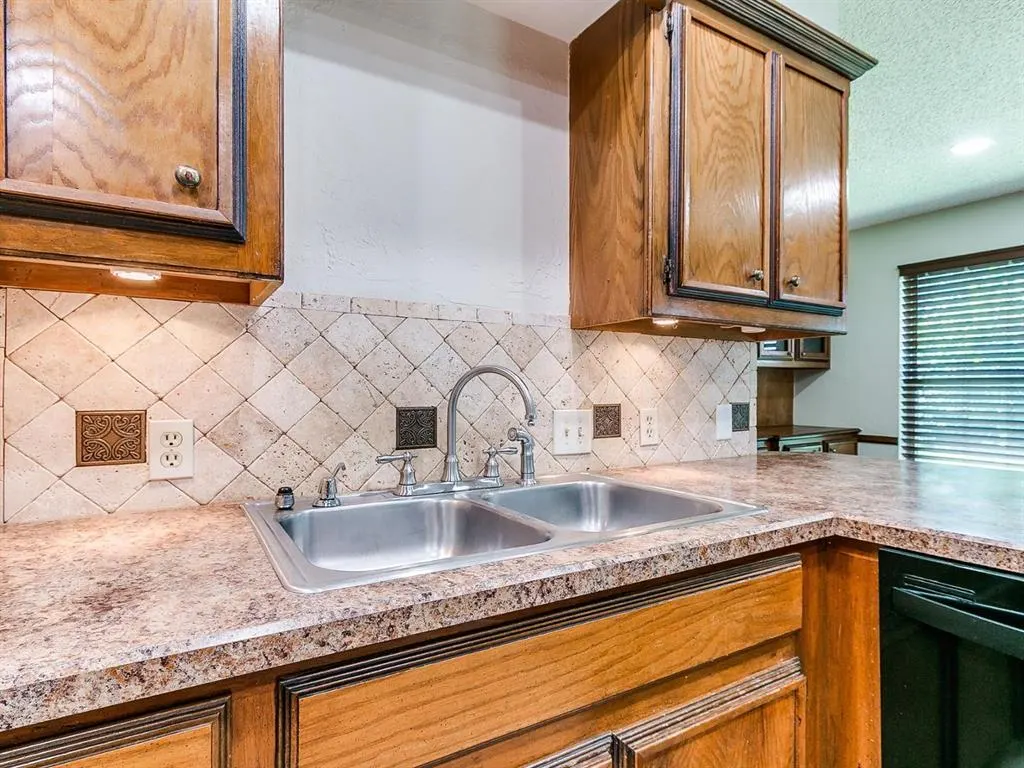Photo 11 — 4721 Persimmon Court, Norman, OK 73072
