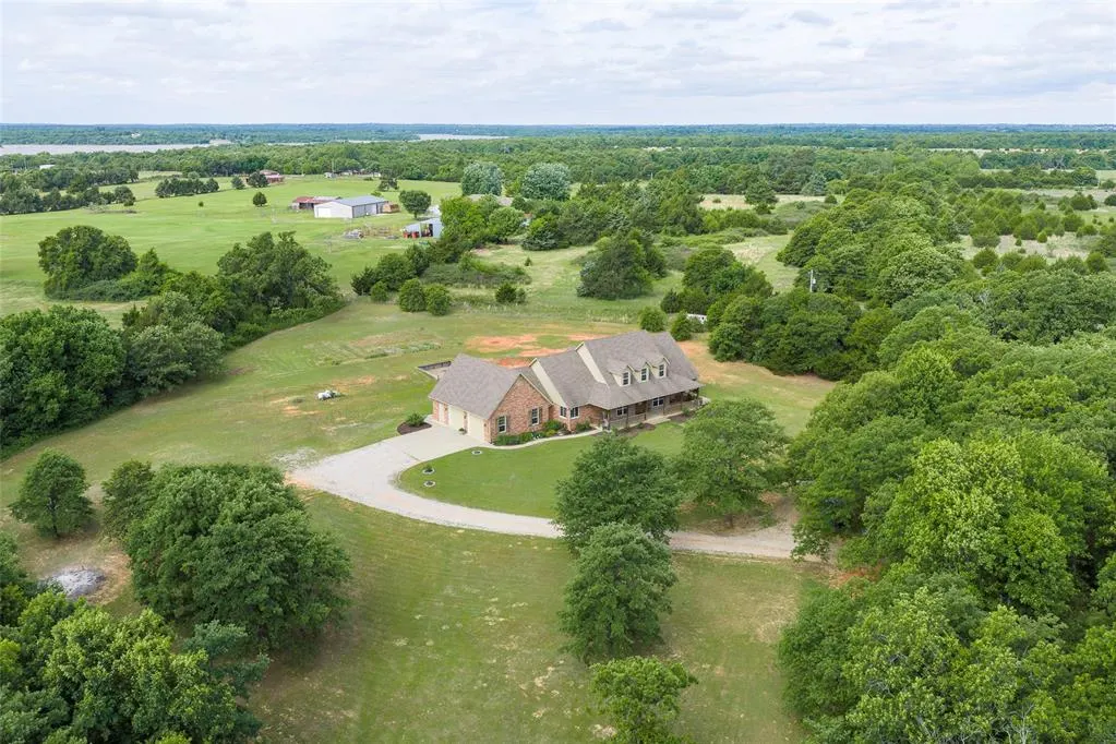 Photo 3 — 1467 Conrad Court, McLoud, OK 74851