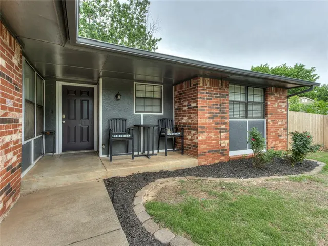 Photo 3 — 1100 Pintail Place, Edmond, OK 73003