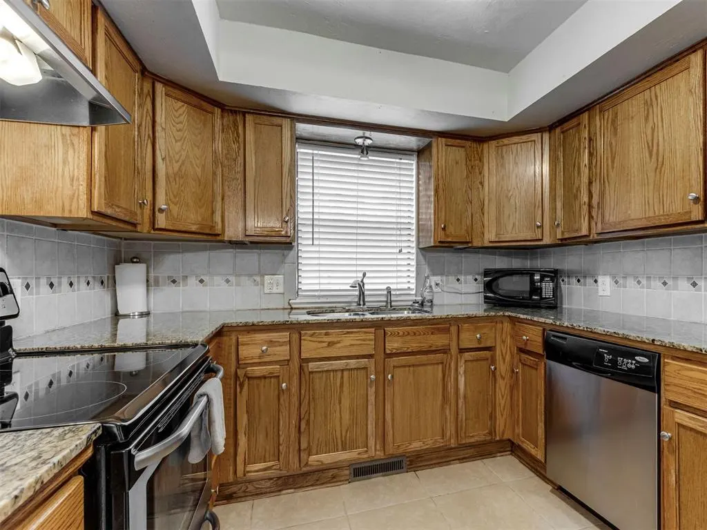 Photo 11 — 1100 Pintail Place, Edmond, OK 73003