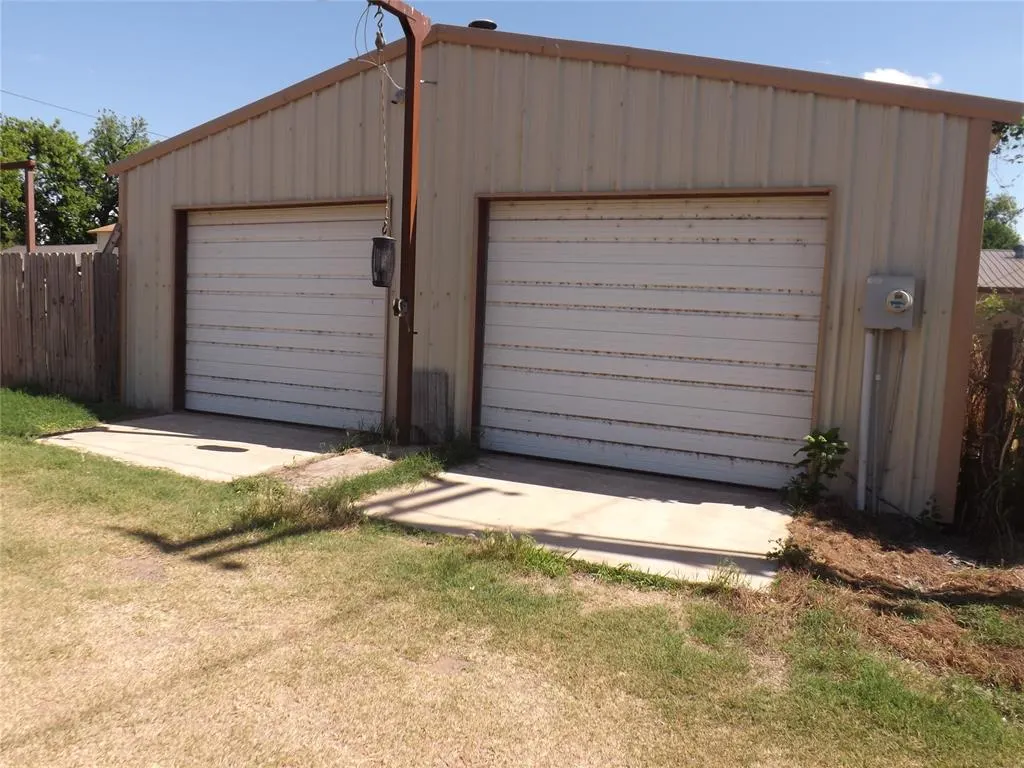 Photo 4 — 608 E Davis Street, Tipton, OK 73570