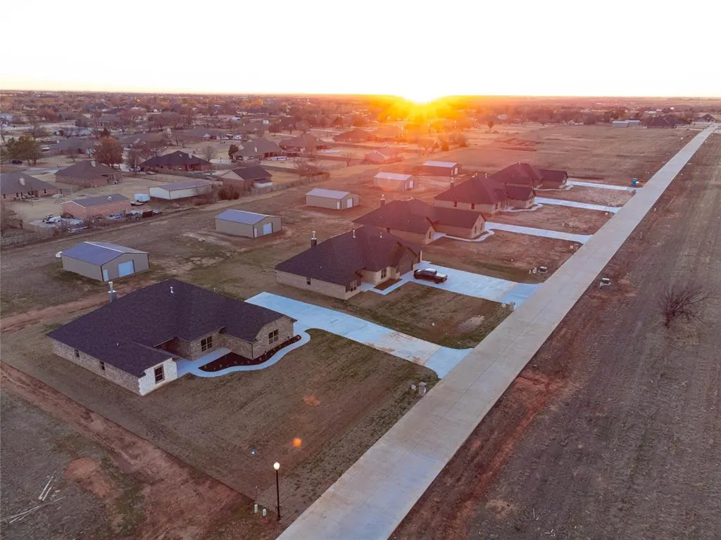 Photo 7 — 8680 Oak Tree Circle, Edmond, OK 73025