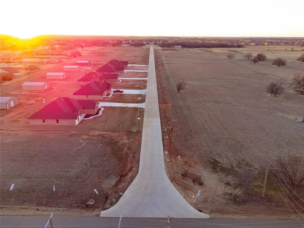 Photo 8 — 8680 Oak Tree Circle, Edmond, OK 73025