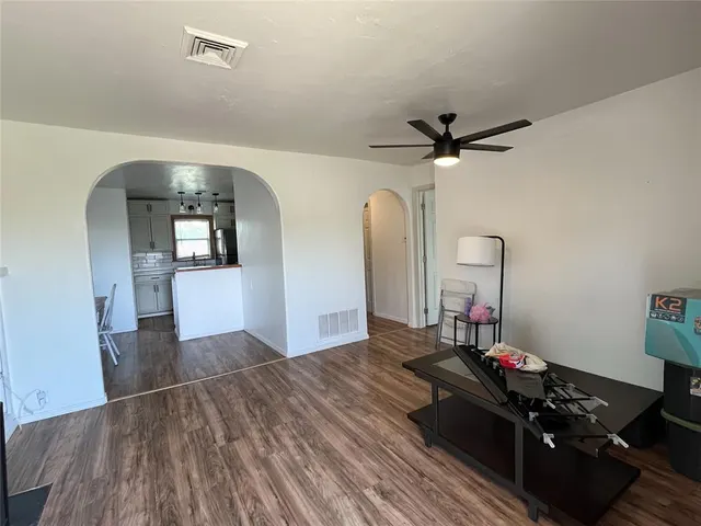 Photo 6 — 211 W Corbin Avenue, Altus, OK 73521