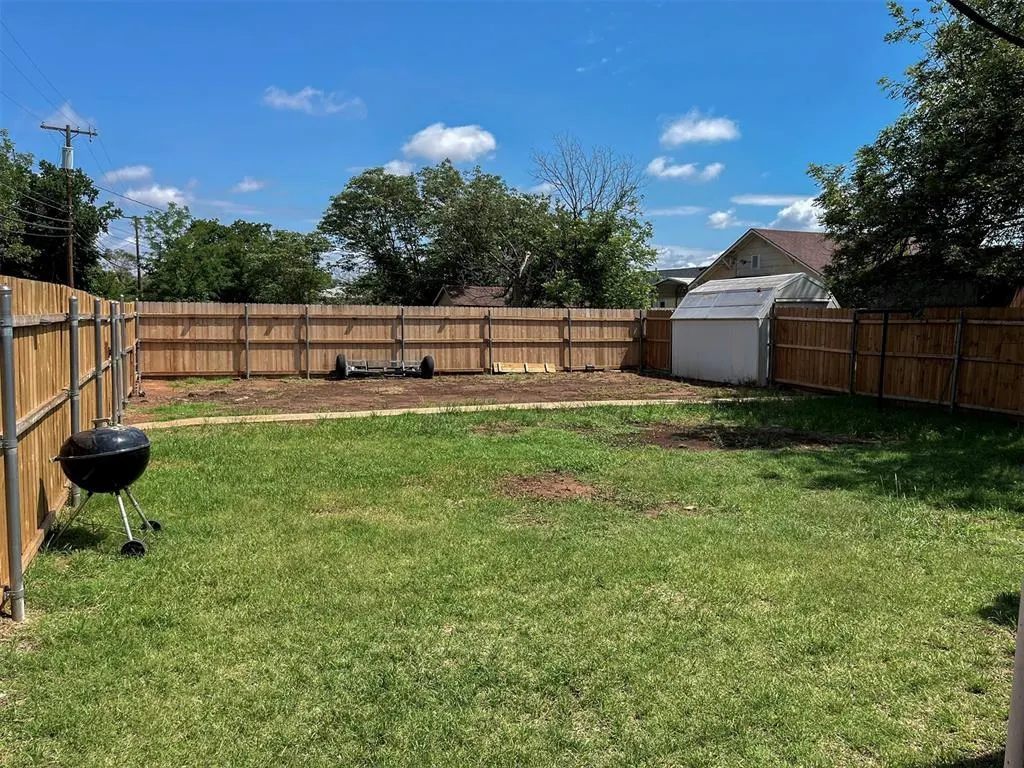 Photo 12 — 211 W Corbin Avenue, Altus, OK 73521