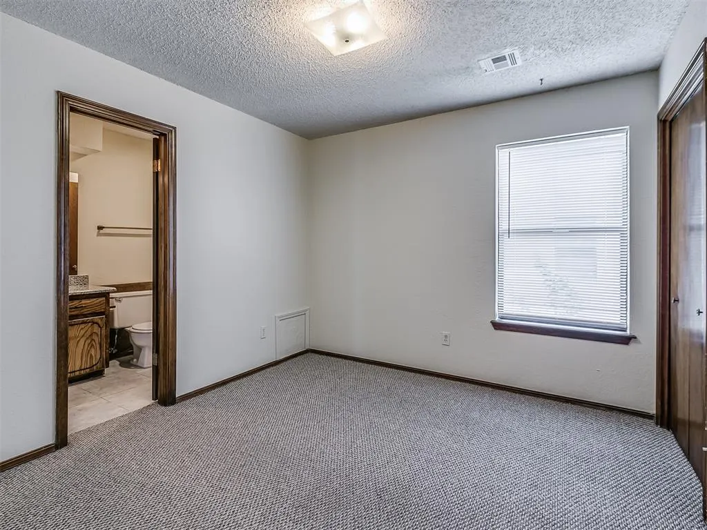 Photo 14 — 6101 NW Gaelic Glen Drive, Oklahoma City, OK 73142