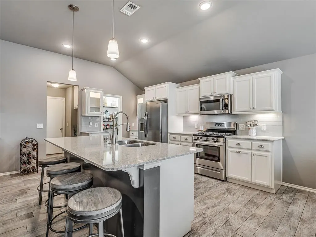 Photo 14 — 15709 Rosedown Drive, Oklahoma City, OK 73170